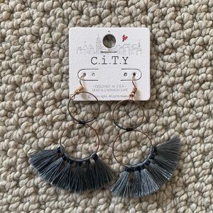 NEVER WORN BLUE GRAY YARN/STRING TASSEL EARRINGS